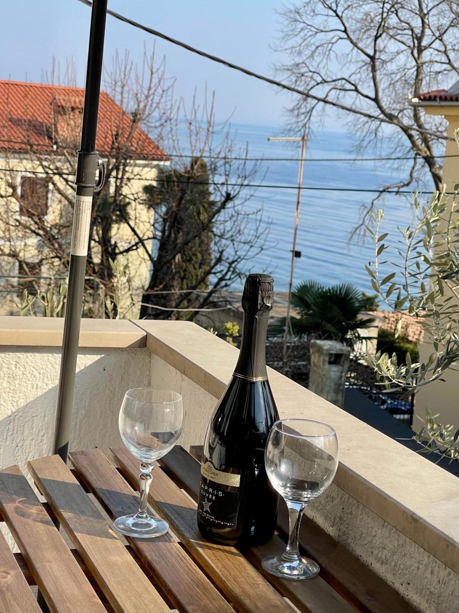 Apartments Matacin With Sea View Opatija Phòng bức ảnh