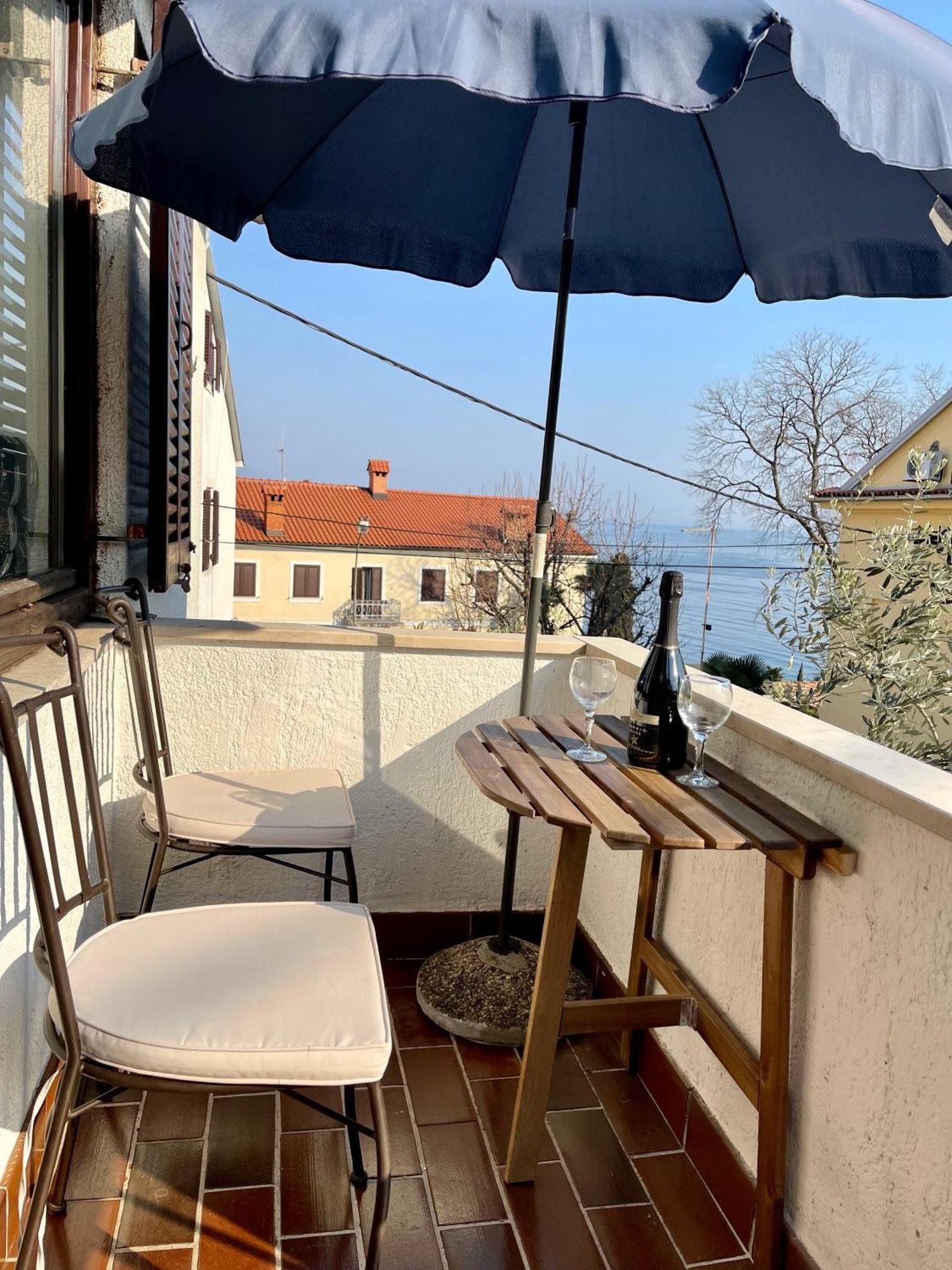 Apartments Matacin With Sea View Opatija Phòng bức ảnh
